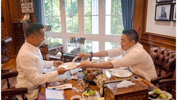 Seskab Teddy Bertemu Anindya Bakrie Bahas Motor Listrik/Foto: Dok. Instagram Seskab