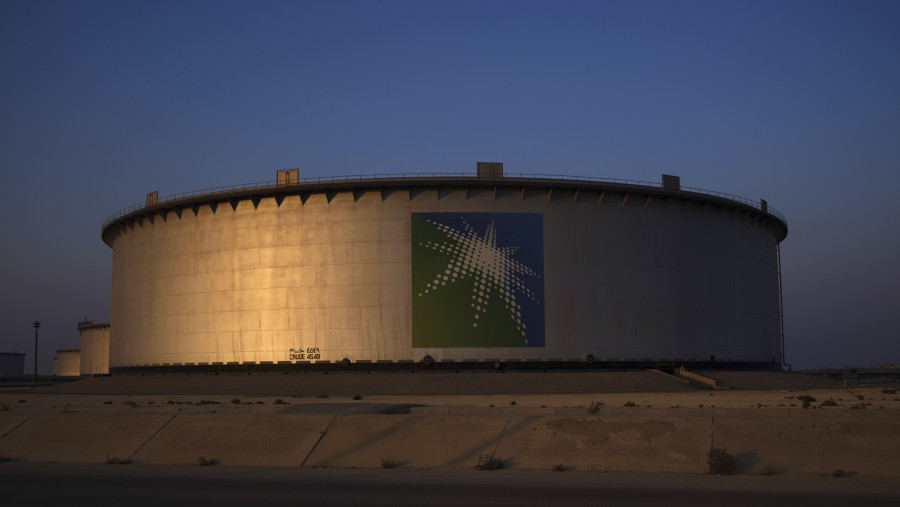 Tangki penyimpanan minyak mentah di ladang Juaymah di kilang minyak dan terminal Ras Tanura milik Saudi Aramco di Ras Tanura, Arab Saudi./Bloomberg