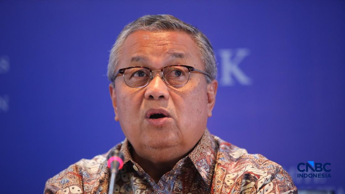 Foto: Gubernur Bank Indonesia, Perry Warjiyo menyampaikan pemaparan saat konferensi pers hasil rapat berkala KSSK tahun 2026 di Bank Indonesia, Jakarta, Kamis (7/5/2026). (CNBC Indonesia/Faisal Rahman)