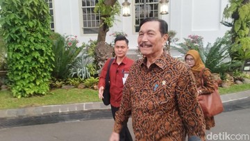 Skema Baru Bansos: Luhut Pastikan Bantuan Tunai Rp 5,4 Juta dan Akan Dikategorikan Pakai Kecerdasan Buatan