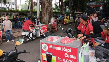 Arena Demonstrasi Mahasiswa UI Diserbu Pemburu Cuan: PKL Sudah Siaga di Bundaran HI