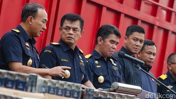 Penyamaran Cerdas: Bea Cukai Gagalkan Penyelundupan Jutaan Rokok Ilegal di Banten