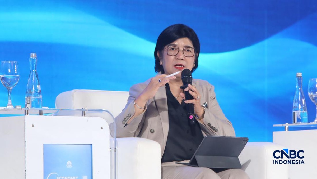Foto: Deputi Gubernur Senior Bank Indonesia (BI), Destry Damayanti saat menyampaikan paparan dalam acara Economic Outlook 2026 bertema “Consolidating Growth, Accelerating the Transformation” di Hotel Indonesia Kempinski, Jakarta, Selasa (10/2/2026). (CNBC Indonesia/Faisal Rahman)