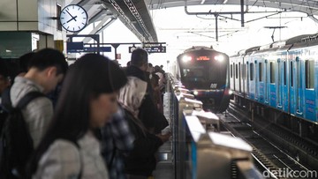 Dampak Demonstrasi di Bundaran HI: Sejumlah Akses Stasiun MRT Jakarta Ditutup Sementara