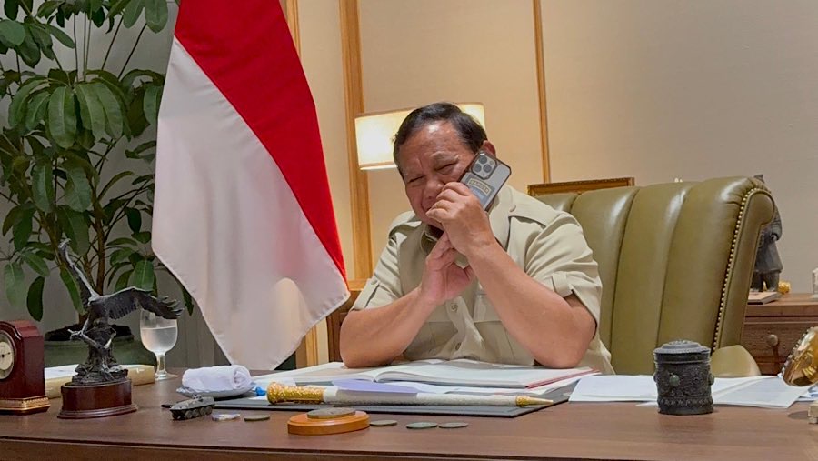 Presiden Prabowo Subianto menerima telepon dari Presiden Amerika Serikat Donald Trump, Kamis Malam (12/06/2025). (Dok Setpres RI)