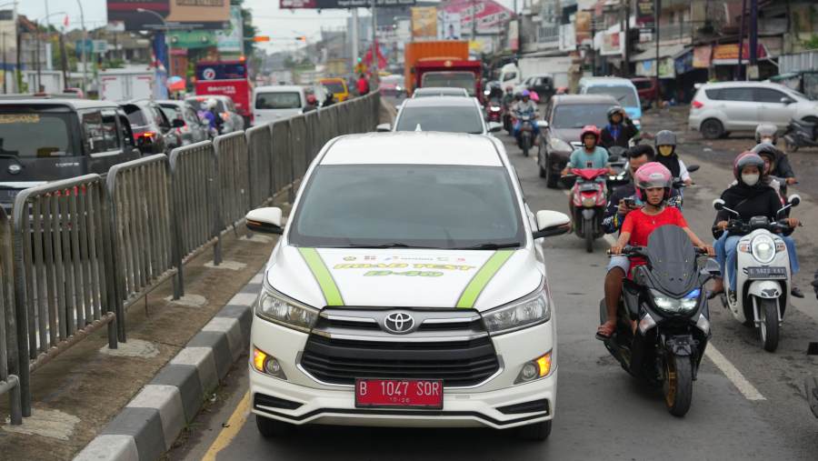 Toyota melakukan pengetasan BBM biodiesel dengan komposisi 40% adalah minyak sawit pada unit Innova. dok: Dimas Ardian/Bloomberg