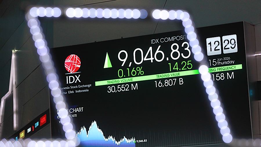 Layar pergerakan harga saham (IHSG) di Bursa Efek Indonesia (BEI), Jakarta, Kamis (15/1/2026) (Bloomberg Technoz/Andrean Kristianto)