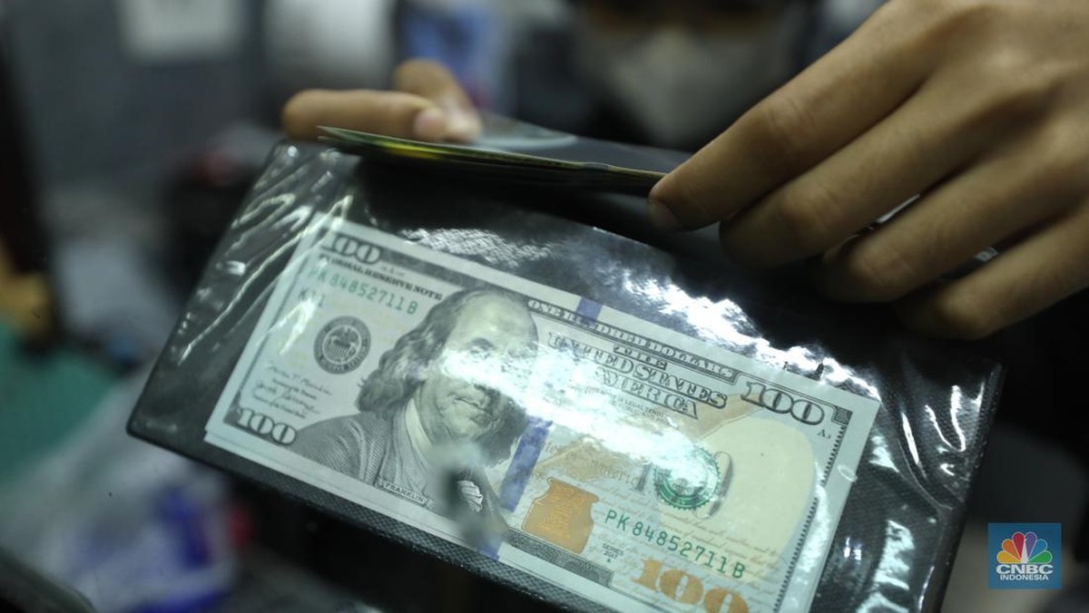 Foto: Ilustrasi dolar Amerika Serikat (AS). (CNBC Indonesia/ Tri Susilo)