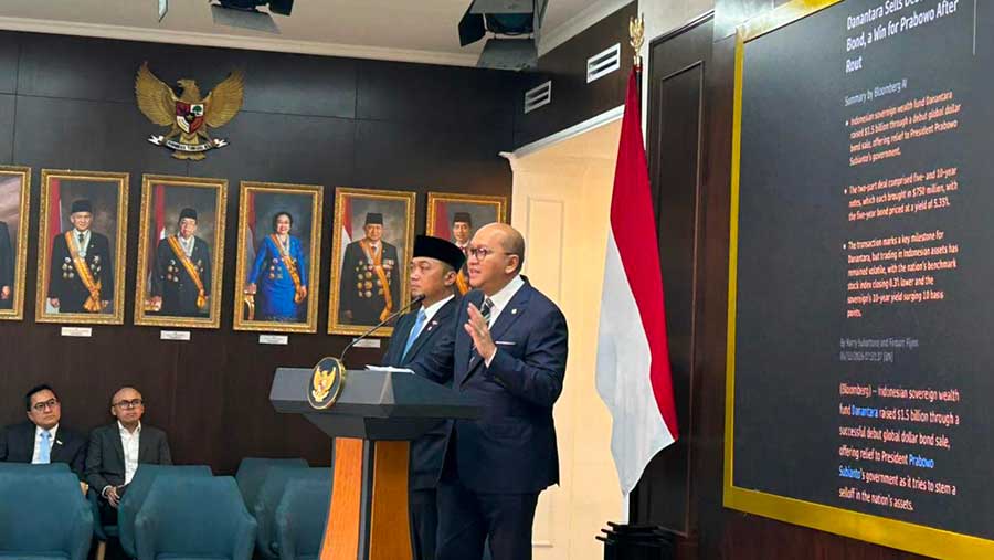 Menteri Investasi dan Hilirisasi Indonesia Rosan Roeslani di kantor Presiden (15/06/2026). (Bloomberg Technoz/Azura Yumna)