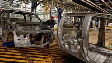 Ilustrasi pabrik otomotif. Foto: REUTERS/Karen Toro