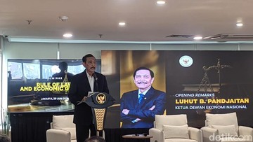 Luhut Pandjaitan Peringatkan Jebakan Negara Berpendapatan Menengah Jika Pertumbuhan Ekonomi Melambat
