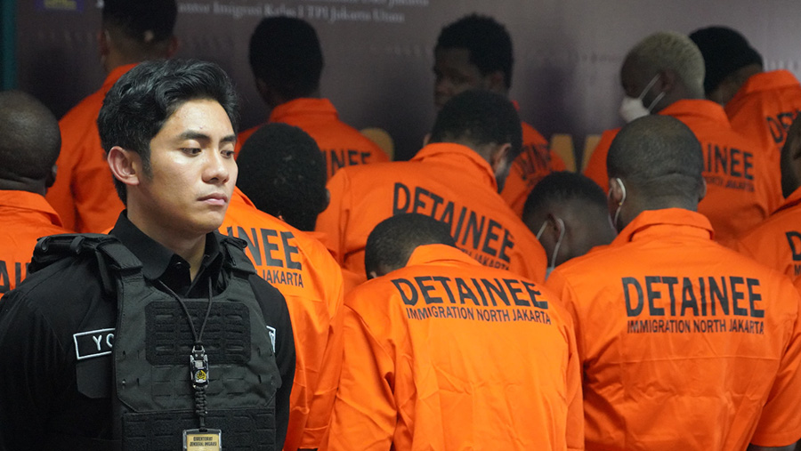 Ditjen Imigrasi Kemenkumham melakukan deportasi terhadap beberapa warga negara asing di Indonesia. (Dok Ditjen Imigrasi)