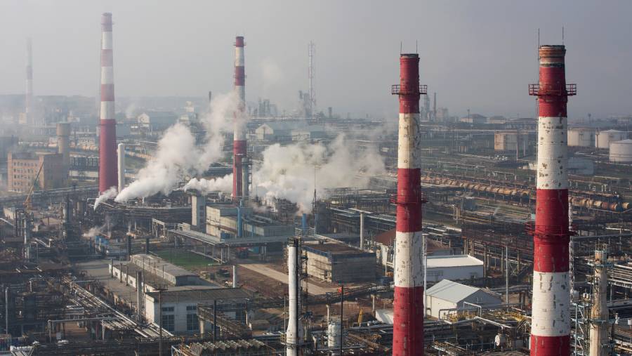 Kilang minyak, Rusia. (Bloomberg)
