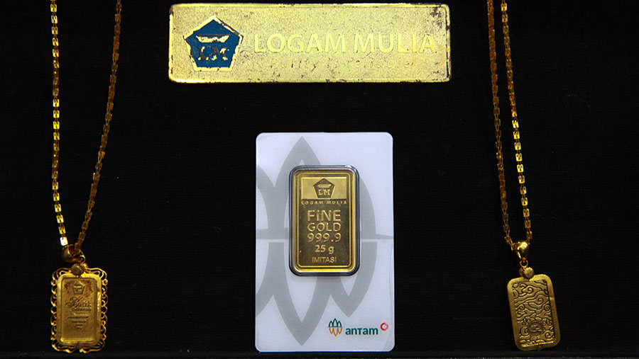Emas logam mulia Antam di Butik Emas ANTAM, Jakarta, Selasa (16/72024). (Bloomberg Technoz/Andrean Kristianto)