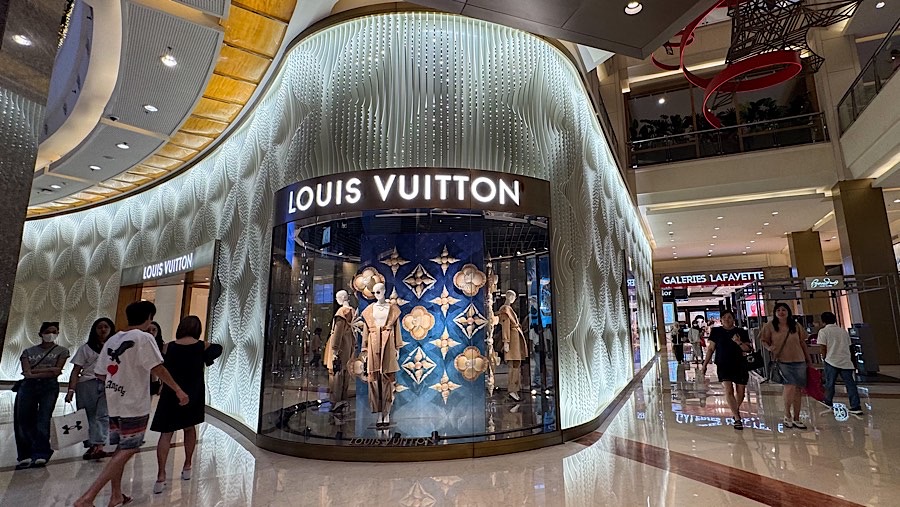 Gerai Louis Vuitton di Pacific Place, Jakarta, Kamis (2/1/2025).(Bloomberg Technoz/Andrean Kristianto)