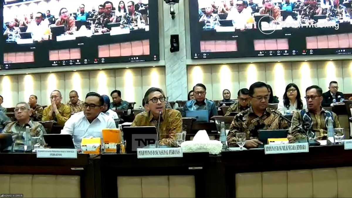 Foto: Sekjen Asbisindo Koko Tjatur Rachmadi, Ketua Umum Perbarindo Tedy Alamsyah, Wakil Ketua Umum Perbanas Tigor M. Siahaan, Direktur Kelembagaan BNI (Perwakilan Himbara) Eko Setyo Nugroho dalam Rapat Dengar Pendapat Umum (RDPU) Panja RUU Pusat Finansial Internasional Indonesia di Komisi XI DPR RI, Kamis (9/7/2026). (Tangkapan Layar Youtube/TVR Parlemen)