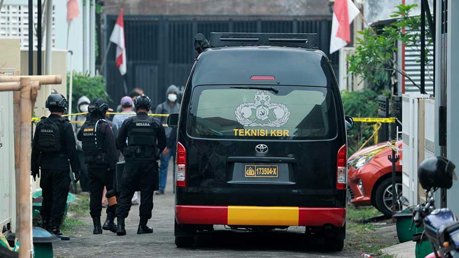 Densus 88 Antiteror Polri dalam penangkapan di Malang, Jawa Timur. (Dok. Humas Polri)