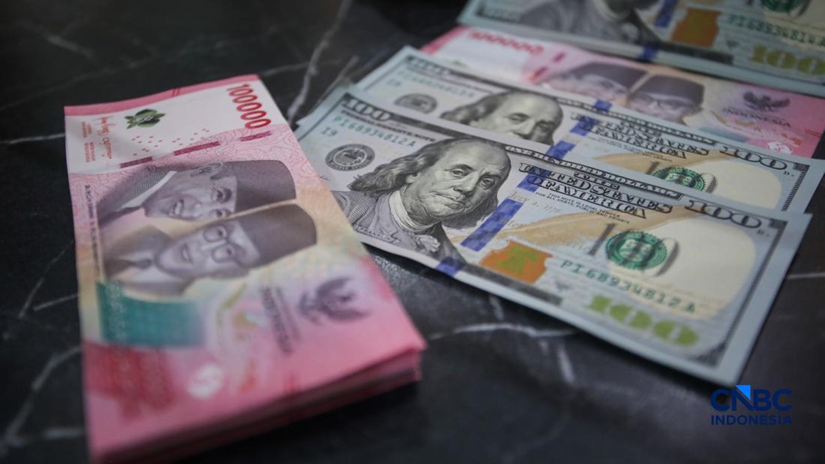 Penguatan Rupiah Didorong Optimisme Investor Pasca Afirmasi Peringkat Kredit Indonesia oleh S&P