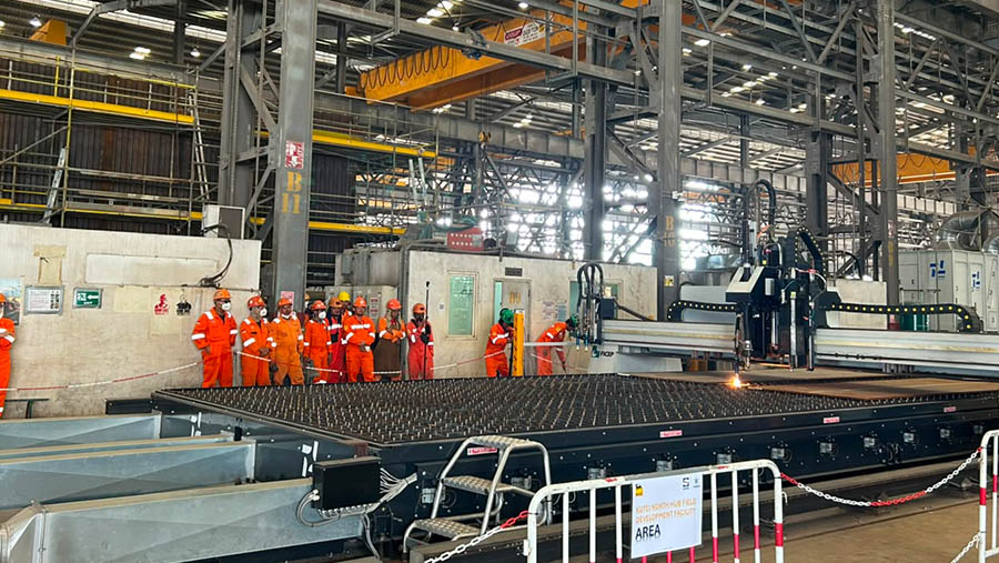 Pembangunan FPSO North Hub, yang bakal digunakan Lapangan Geng North dan Lapangan Gehem garapan Eni SpA resmi dimulai. (Bloomberg Technoz/Azura Yumna)